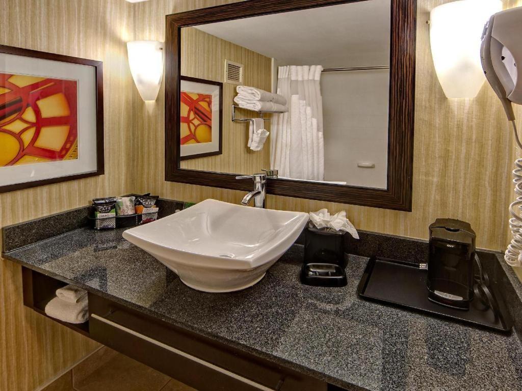 Clarion Hotel & Suites Conference Center Memphis Airport Exterior foto